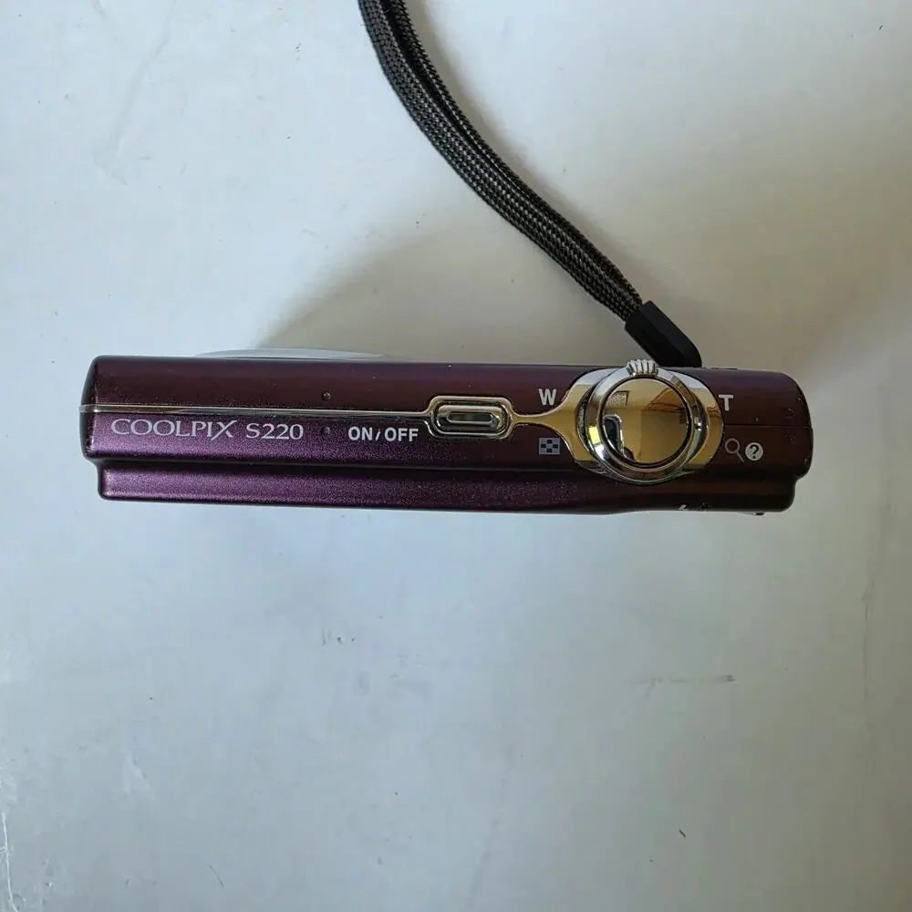 Nikon Coolpix S220 Digital Camera Plum Charger 3 Batteries 3X Zoom 10.0 MP